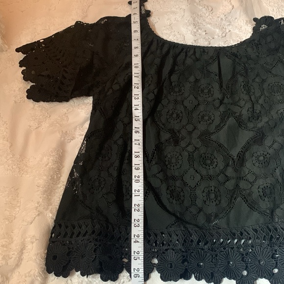 Dis Moi, stunning black Italian lace cold shoulder top, L-XL - Picture 8 of 11